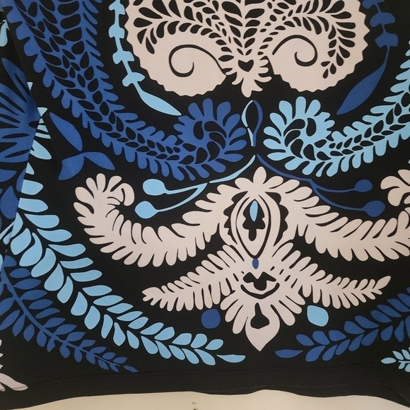 J. McLaughlin Signature Tee Catalina Cloth Blue Paisley Print 3/4 Sleeve Top - Picture 8 of 9